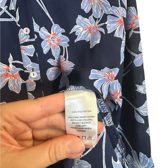 Foxcroft | Women’s Floral Long Sleeve Blouse | Navy Blue | Size 16W / 1X - Picture 3 of 4